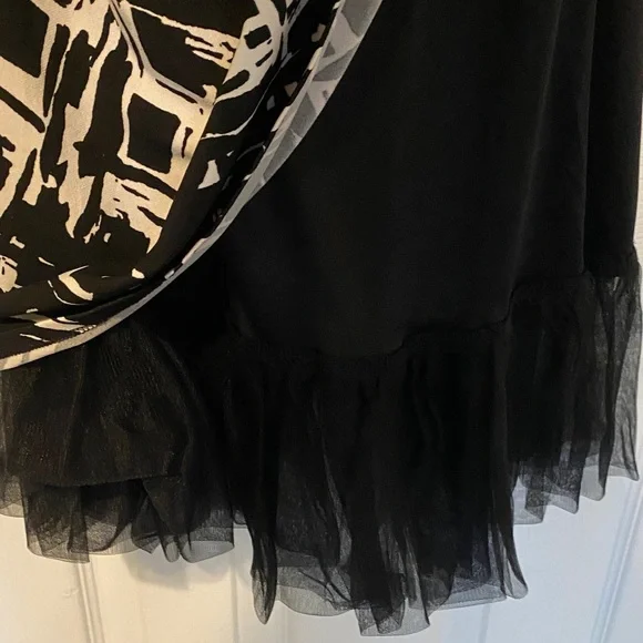 Candie's Sexy Black and White Midi Dress - Picture 4 of 4